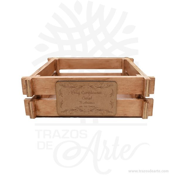 Canasta en triplex de pino pintada y personalizada