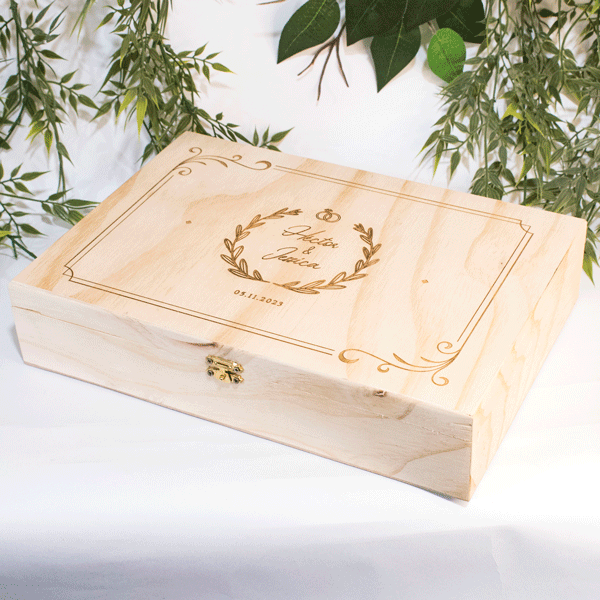 Caja de Madera con Tapa Grabada y Cierre de Broche - Image 6