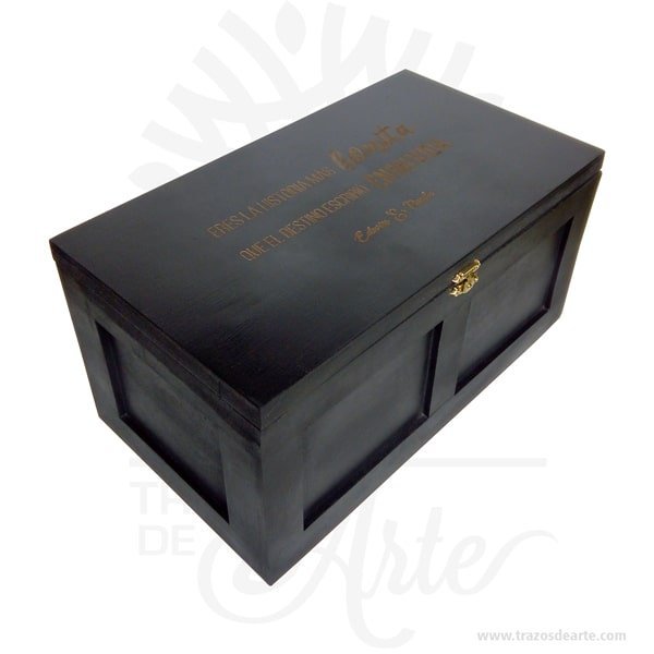 Caja de madera marcada con mensaje - Image 6