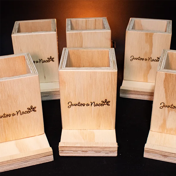 Portalápices en triplex de pino con soporte - Image 5