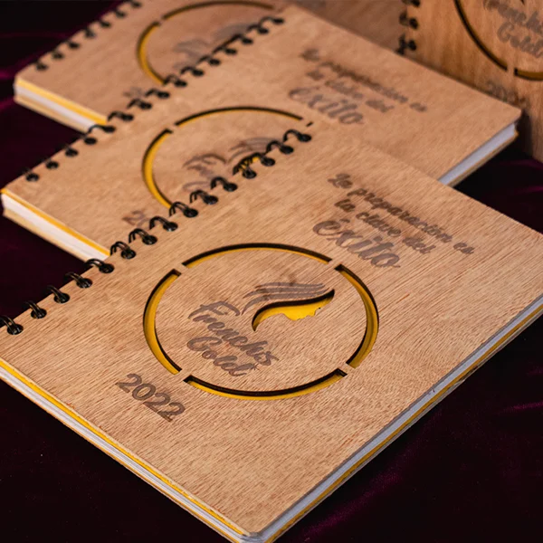 Cuaderno madera para personalizar - Image 2